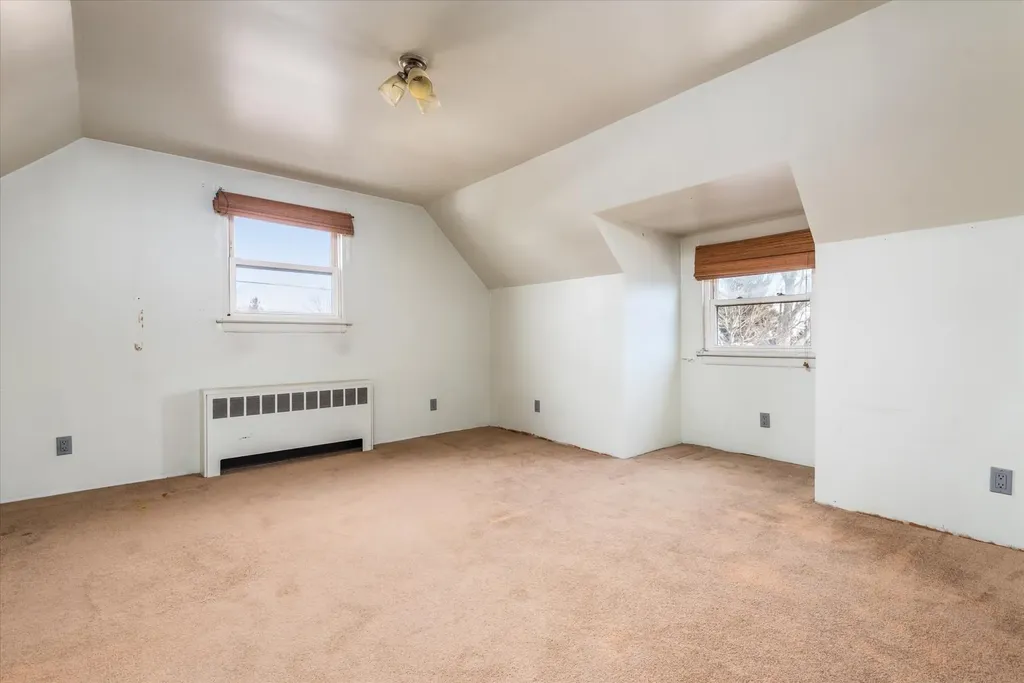 82 Manor Street Plainview NY 11803