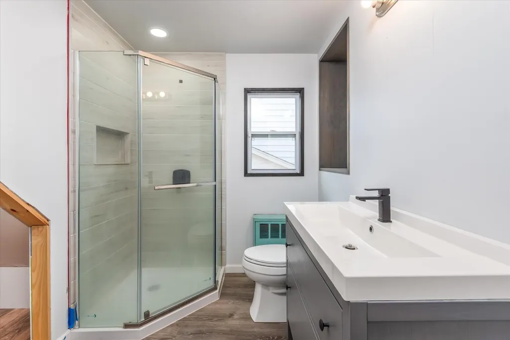 82 Manor Street Plainview NY 11803