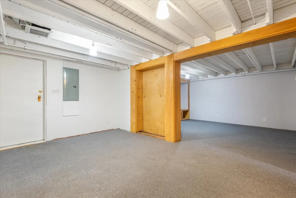 82 Manor Street Plainview NY 11803