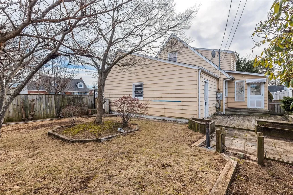 82 Manor Street Plainview NY 11803