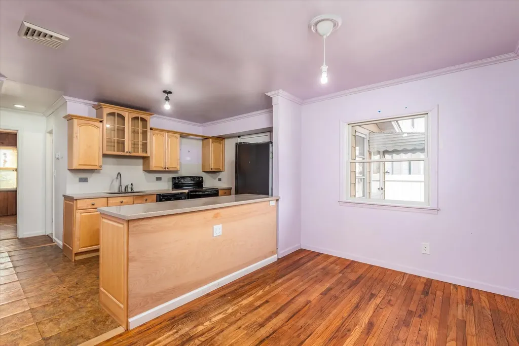 82 Manor Street Plainview NY 11803