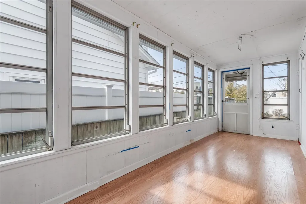 82 Manor Street Plainview NY 11803