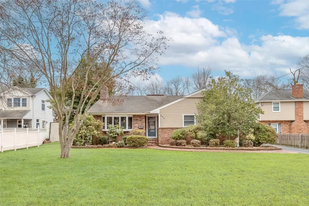 498 Kime Avenue West Islip NY 11795