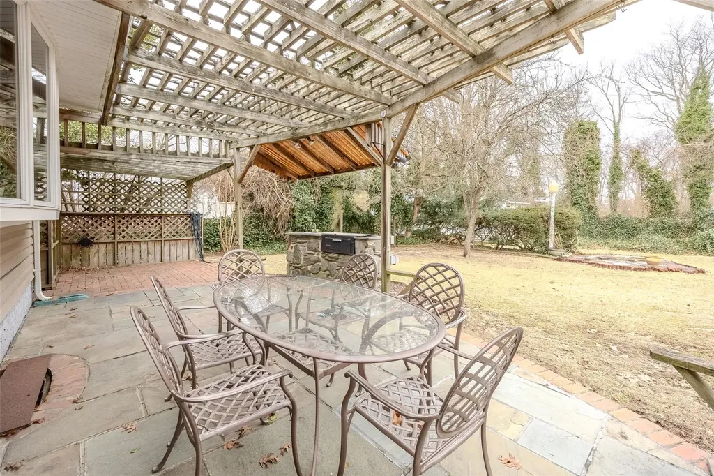 498 Kime Avenue West Islip NY 11795