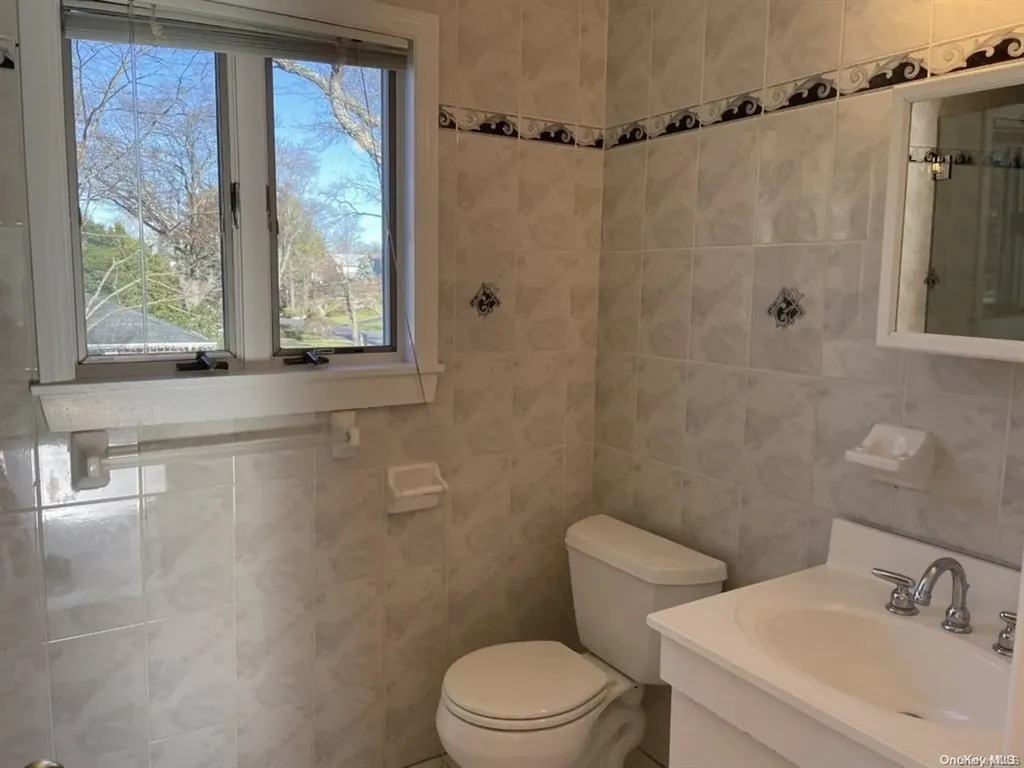 1 The Beachway Manhasset NY 11030