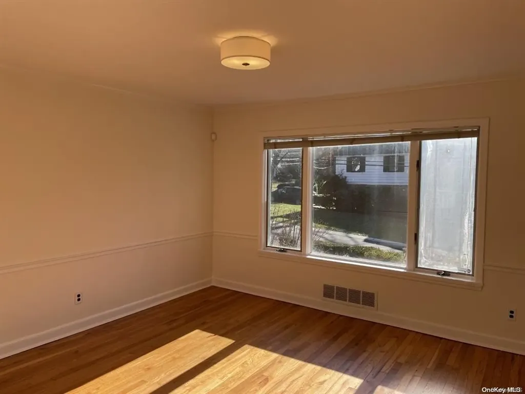 1 The Beachway Manhasset NY 11030