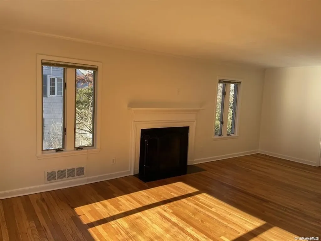 1 The Beachway Manhasset NY 11030