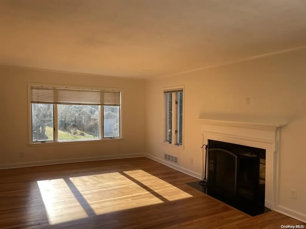 1 The Beachway Manhasset NY 11030