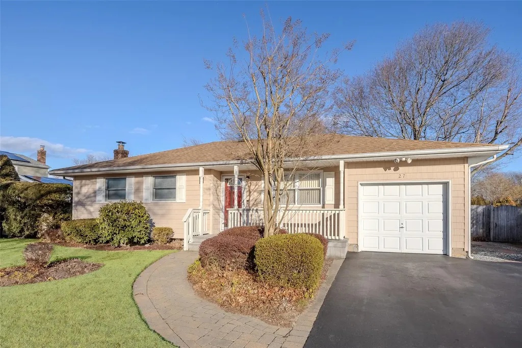 27 Tupper Avenue Medford NY 11763