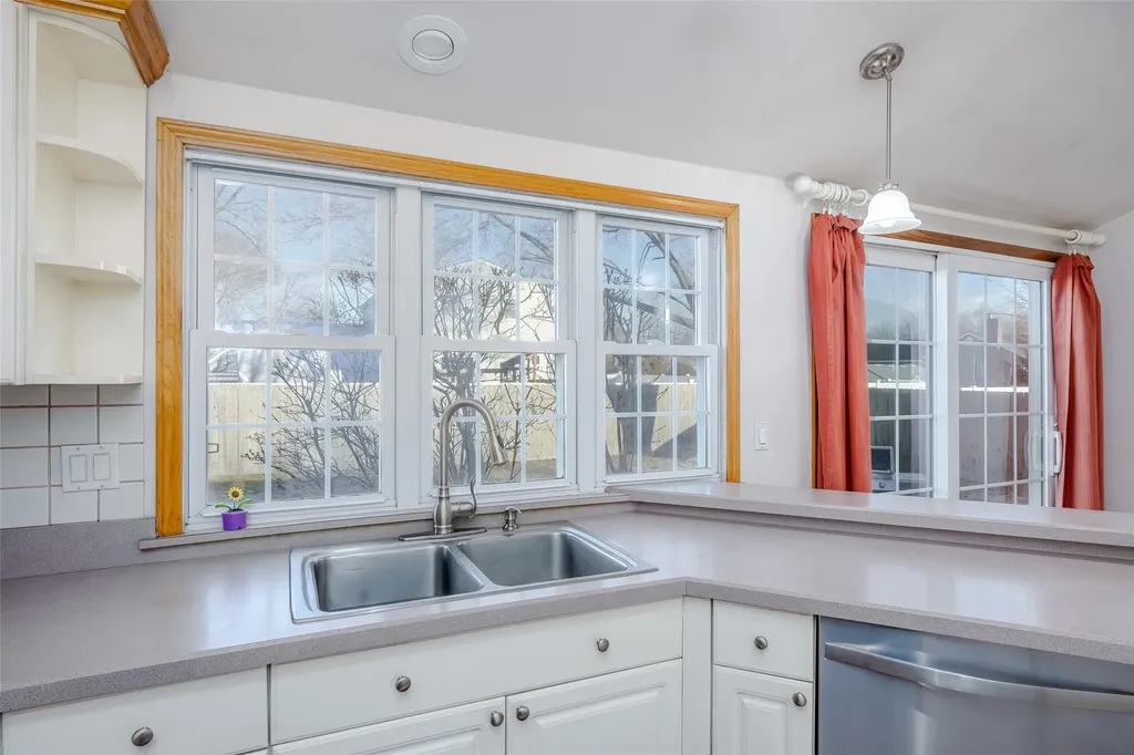 27 Tupper Avenue Medford NY 11763