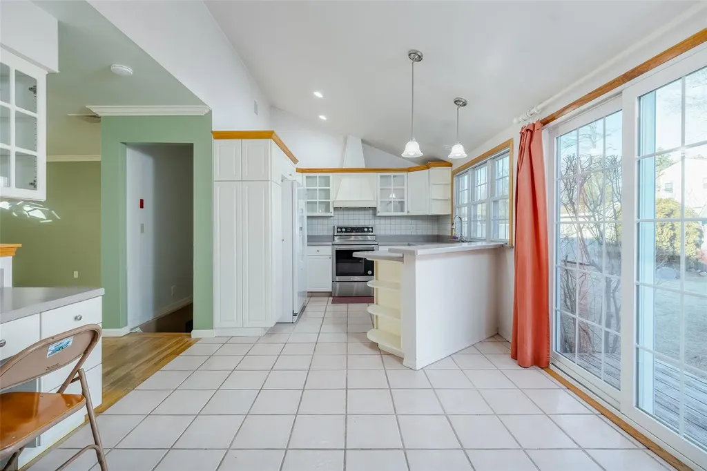 27 Tupper Avenue Medford NY 11763