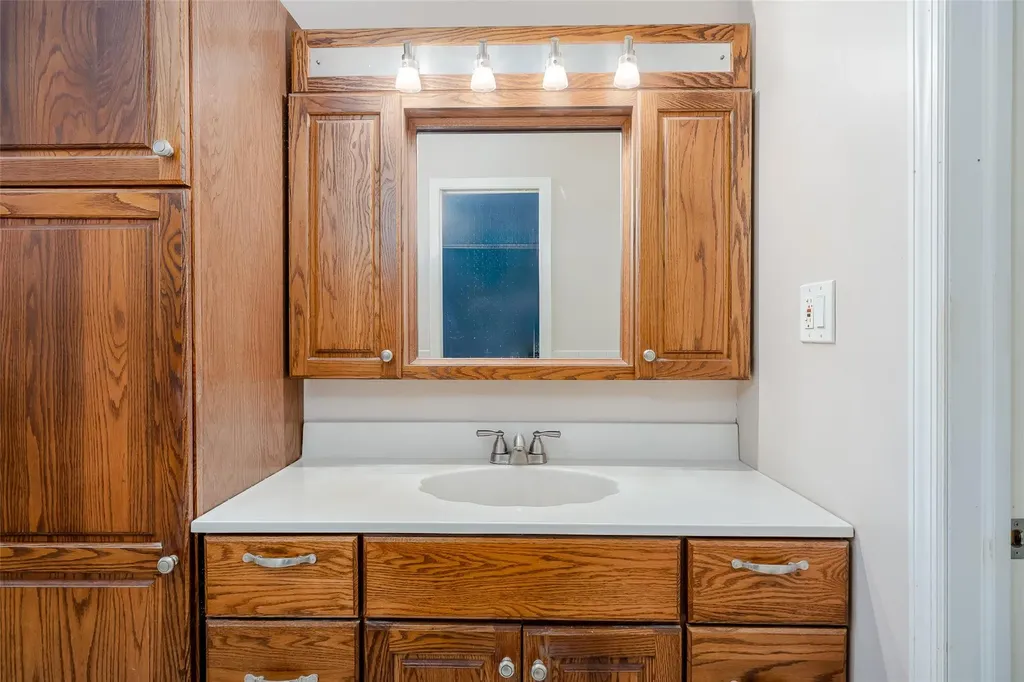 27 Tupper Avenue Medford NY 11763