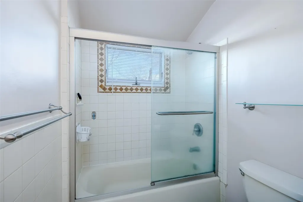 27 Tupper Avenue Medford NY 11763