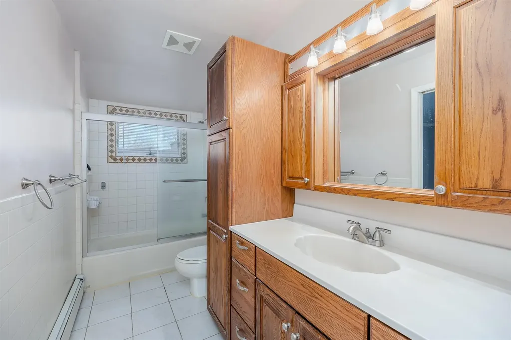 27 Tupper Avenue Medford NY 11763
