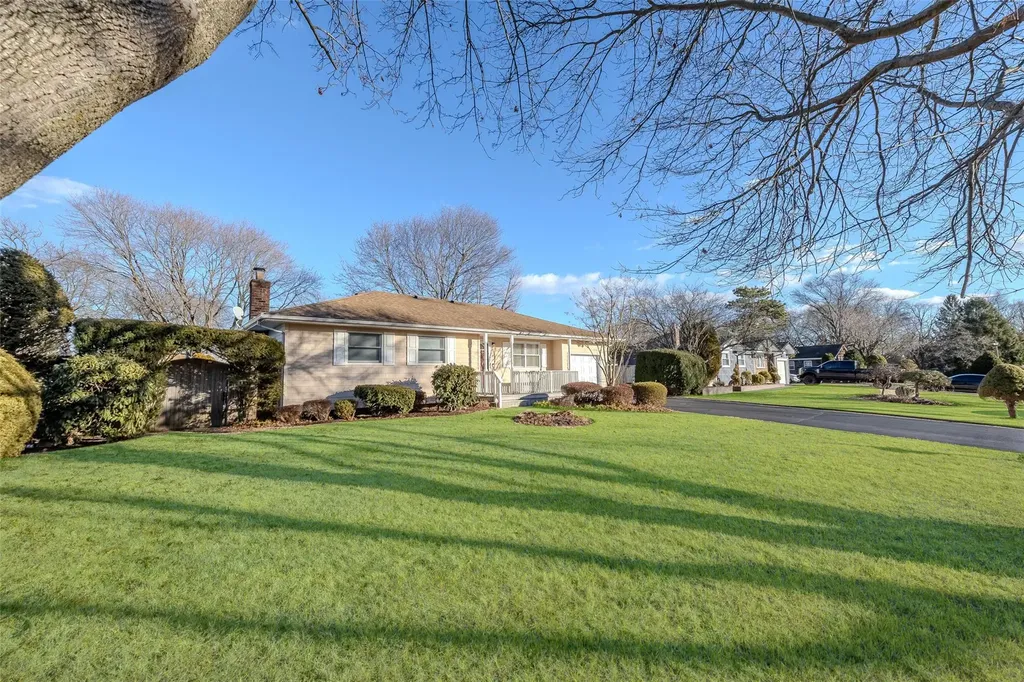 27 Tupper Avenue Medford NY 11763