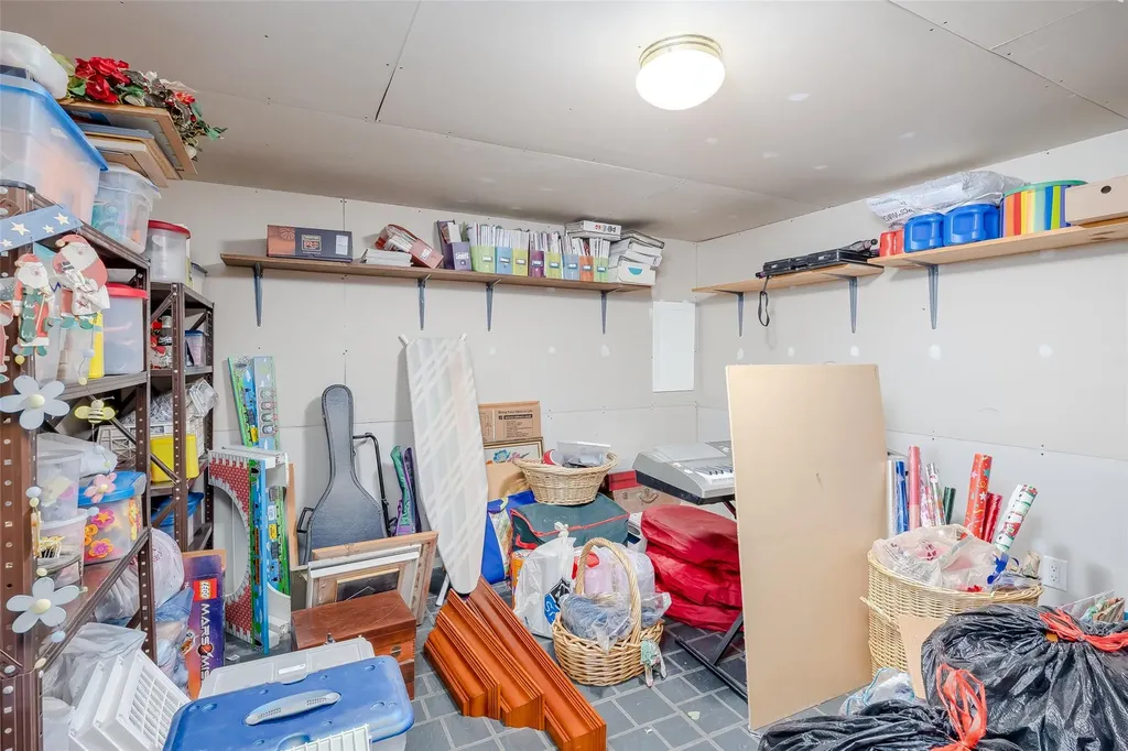 27 Tupper Avenue Medford NY 11763