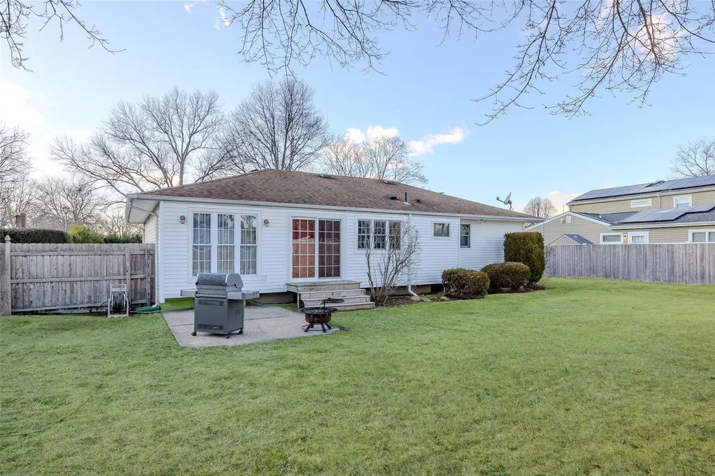 27 Tupper Avenue Medford NY 11763