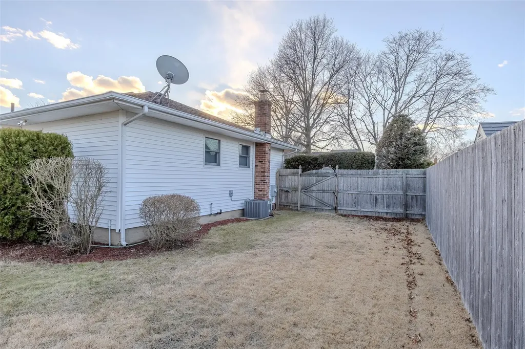 27 Tupper Avenue Medford NY 11763