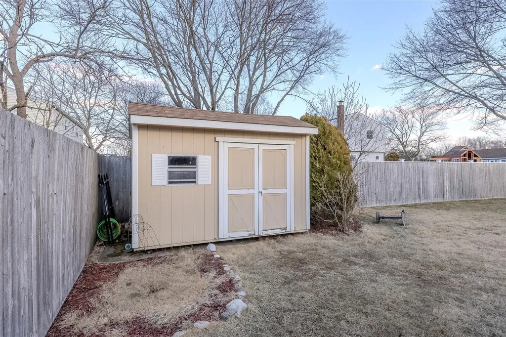27 Tupper Avenue Medford NY 11763