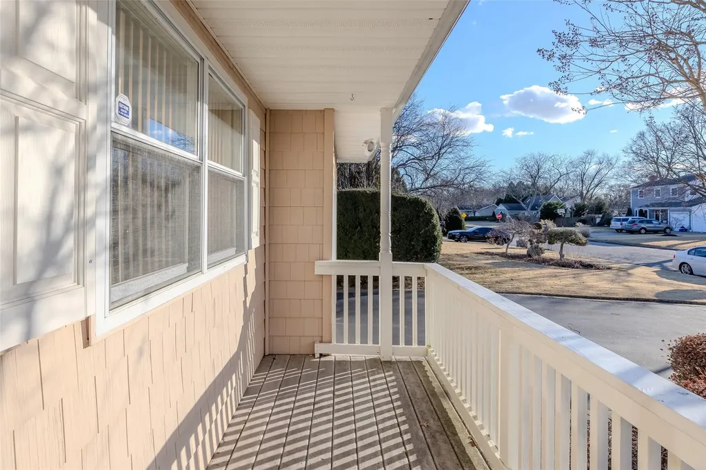 27 Tupper Avenue Medford NY 11763