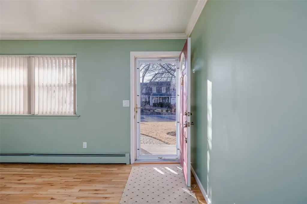 27 Tupper Avenue Medford NY 11763