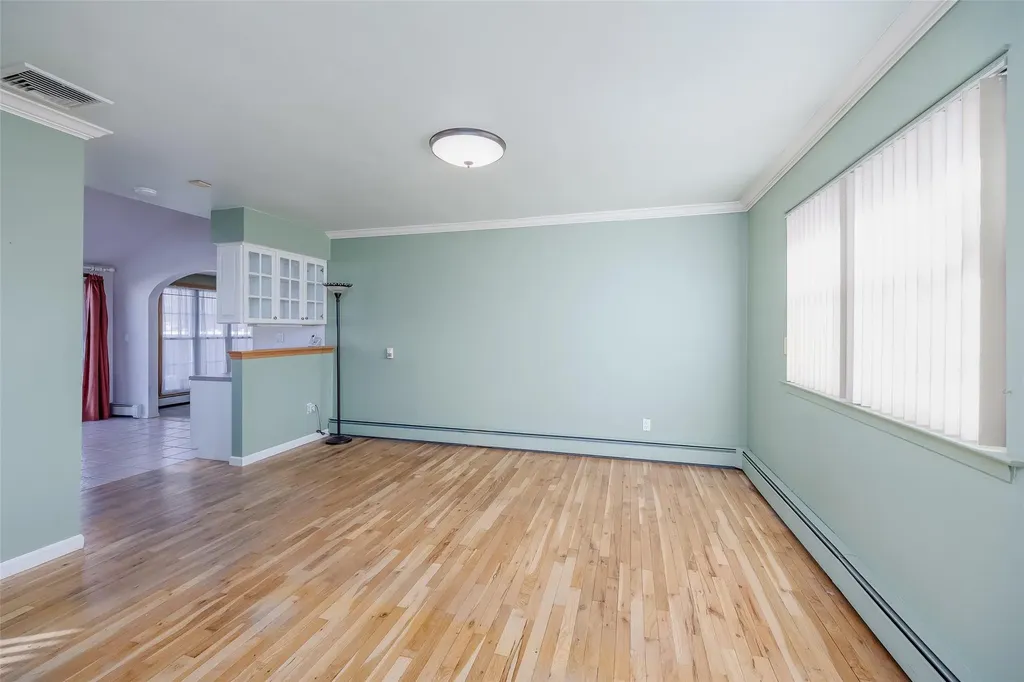 27 Tupper Avenue Medford NY 11763
