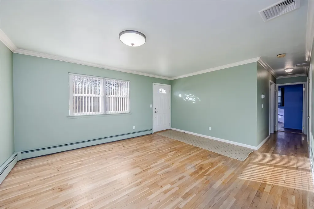 27 Tupper Avenue Medford NY 11763