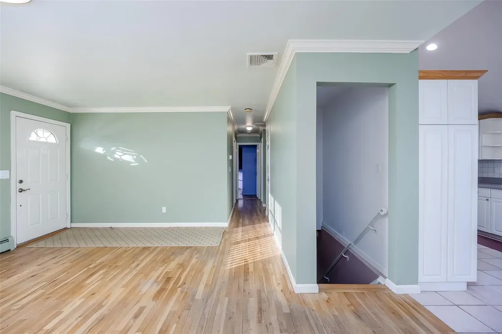 27 Tupper Avenue Medford NY 11763
