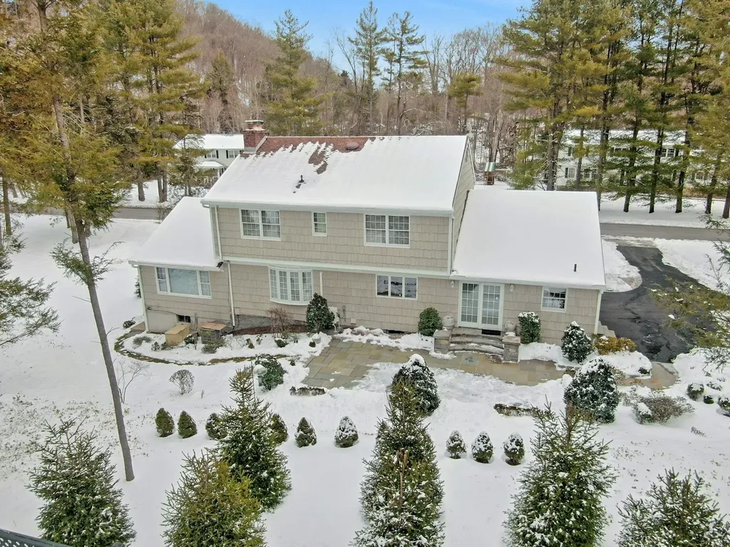 5 Grove Road Bedford NY 10506