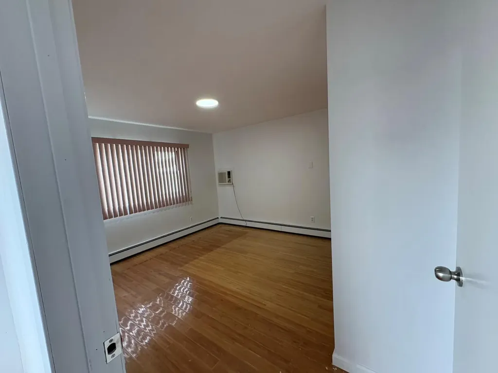 82 Lantern Road Hicksville NY 11801