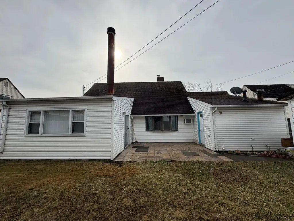 82 Lantern Road Hicksville NY 11801
