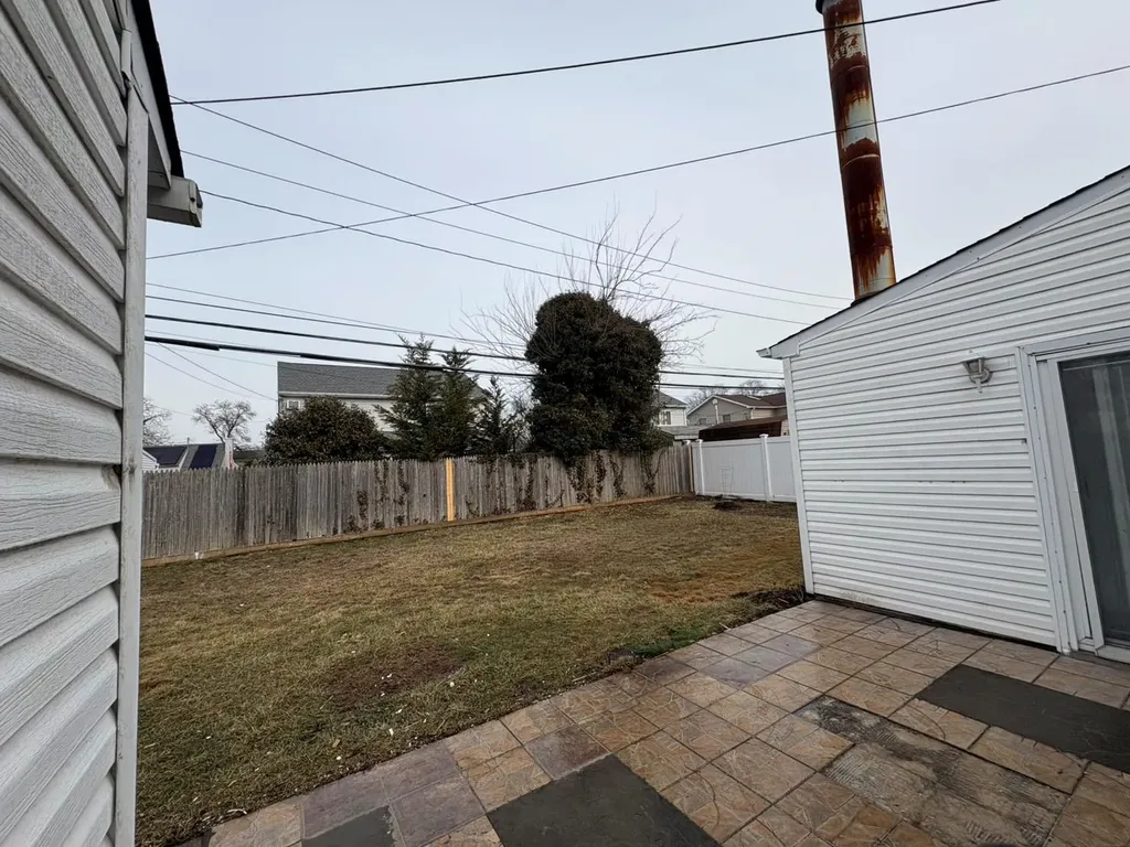 82 Lantern Road Hicksville NY 11801