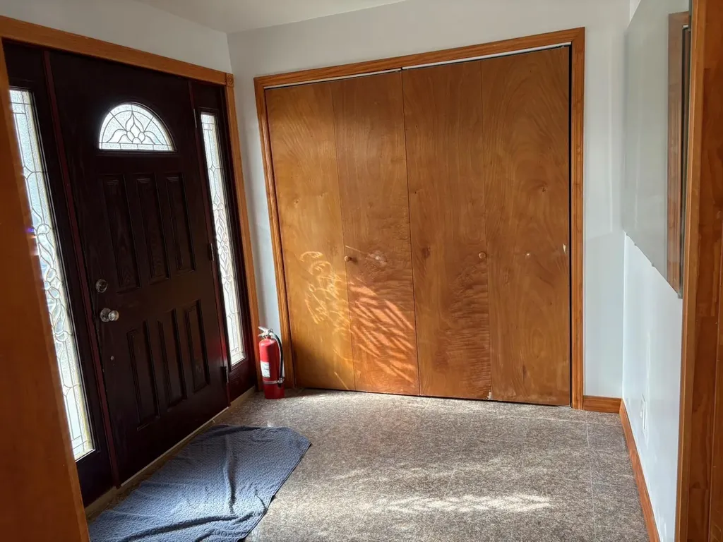 82 Lantern Road Hicksville NY 11801