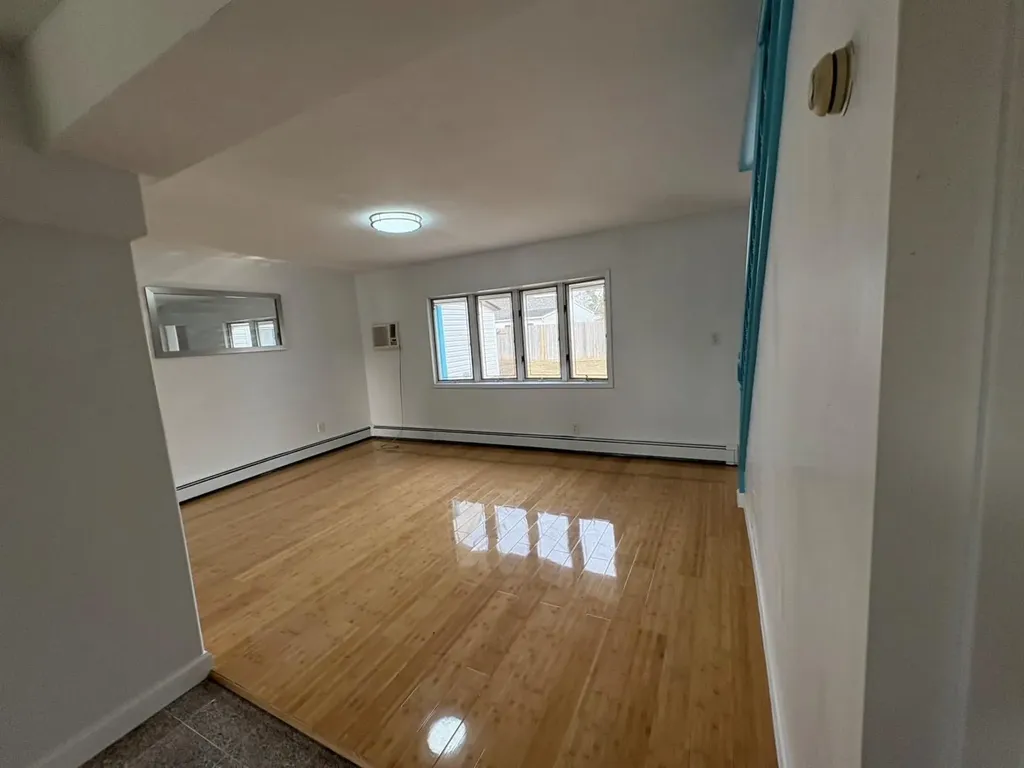 82 Lantern Road Hicksville NY 11801
