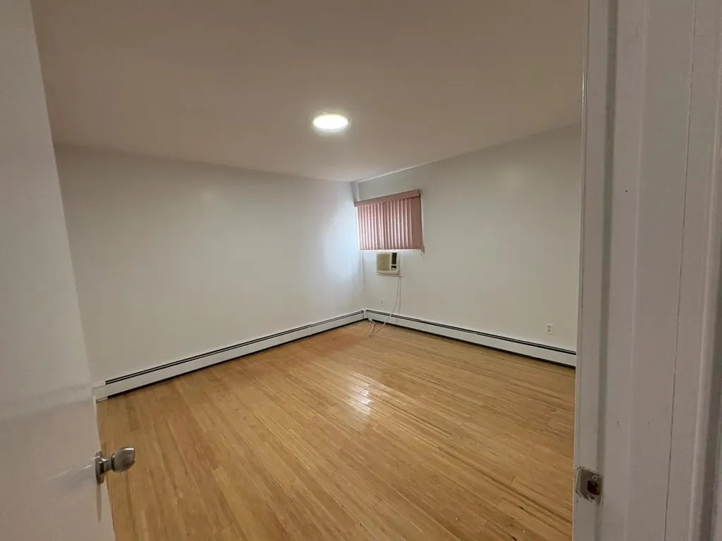 82 Lantern Road Hicksville NY 11801