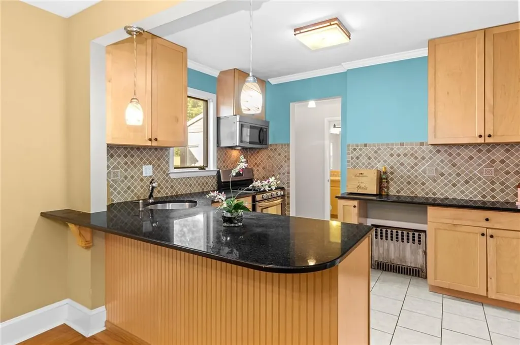 16 Parkview Court White Plains NY 10603