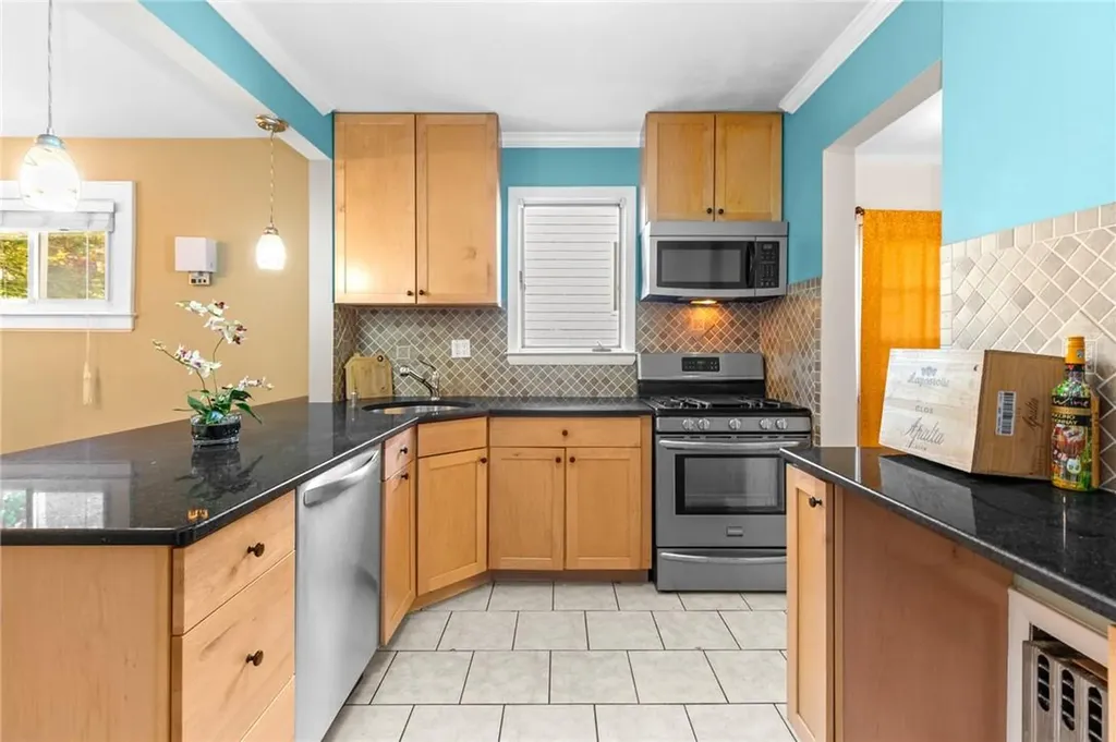 16 Parkview Court White Plains NY 10603