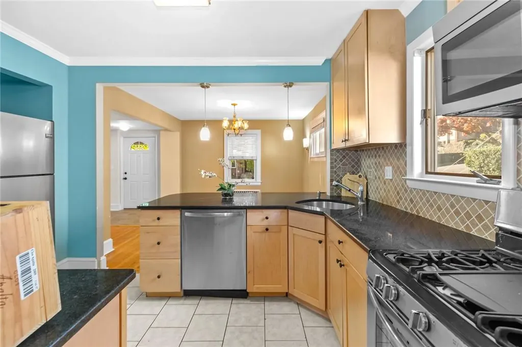 16 Parkview Court White Plains NY 10603