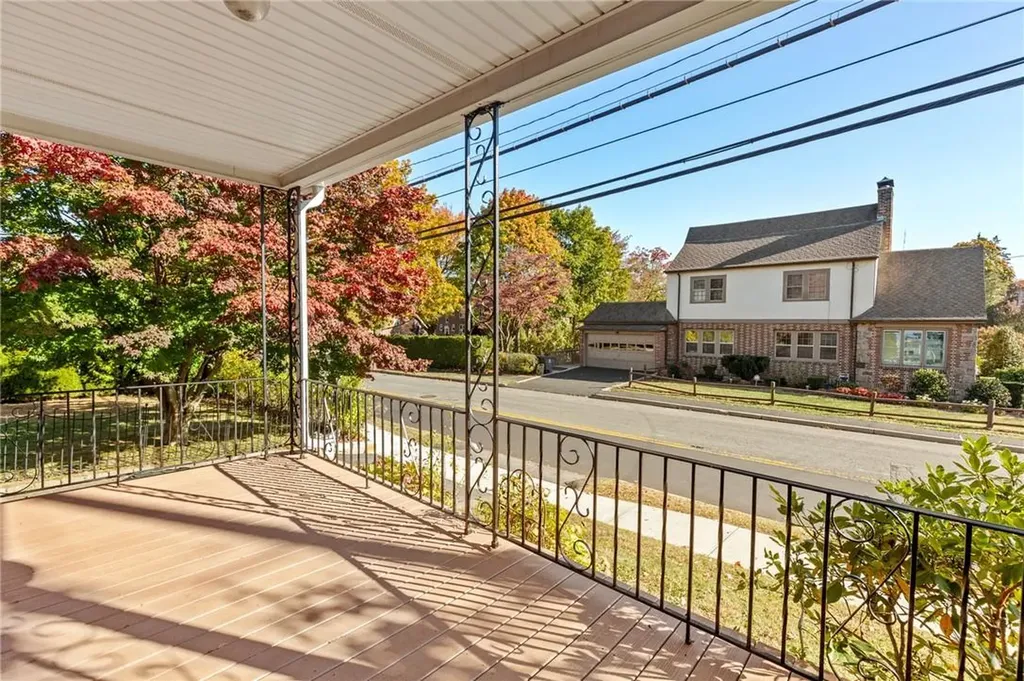 16 Parkview Court White Plains NY 10603