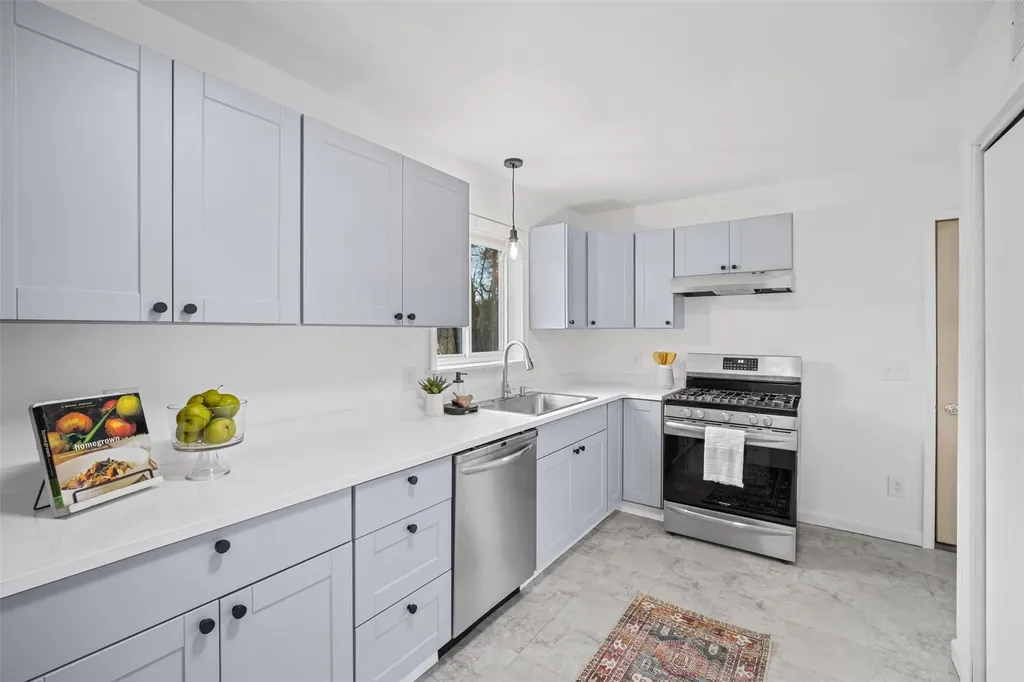 4 Hennessey Place Poughkeepsie NY 12601