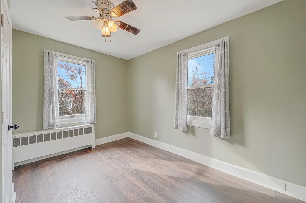 27 Mapleton Avenue Farmingville NY 11738