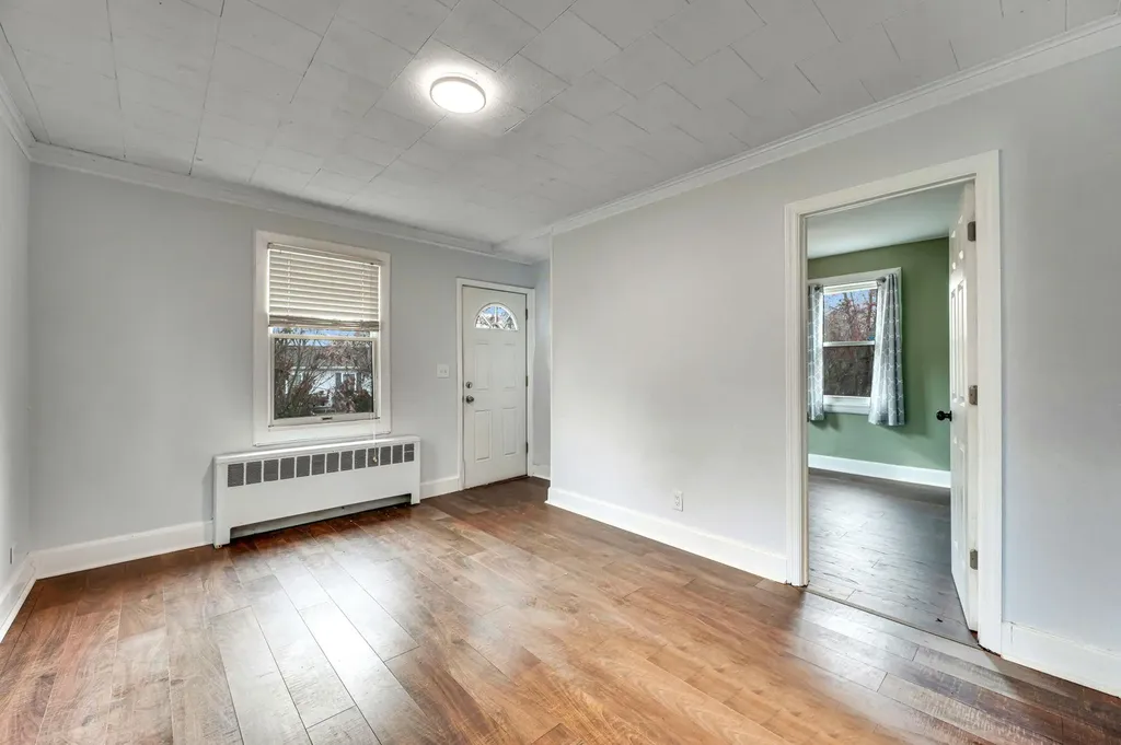 27 Mapleton Avenue Farmingville NY 11738