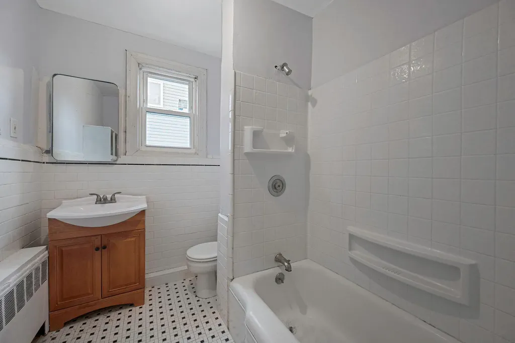27 Mapleton Avenue Farmingville NY 11738