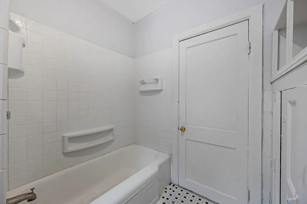 27 Mapleton Avenue Farmingville NY 11738