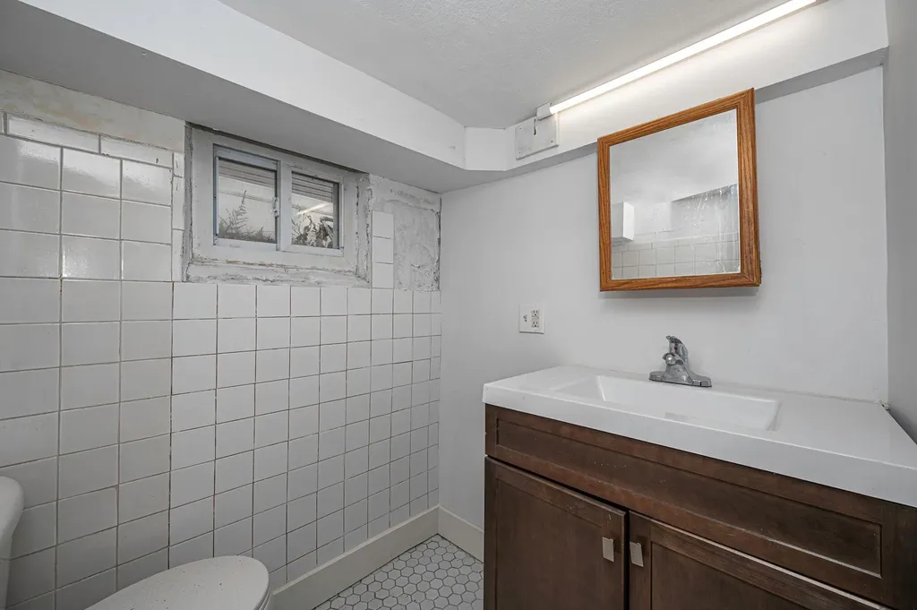 27 Mapleton Avenue Farmingville NY 11738