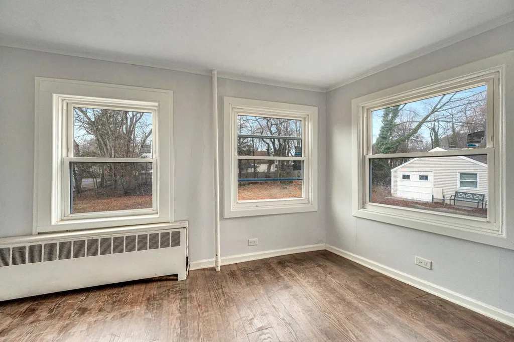 27 Mapleton Avenue Farmingville NY 11738