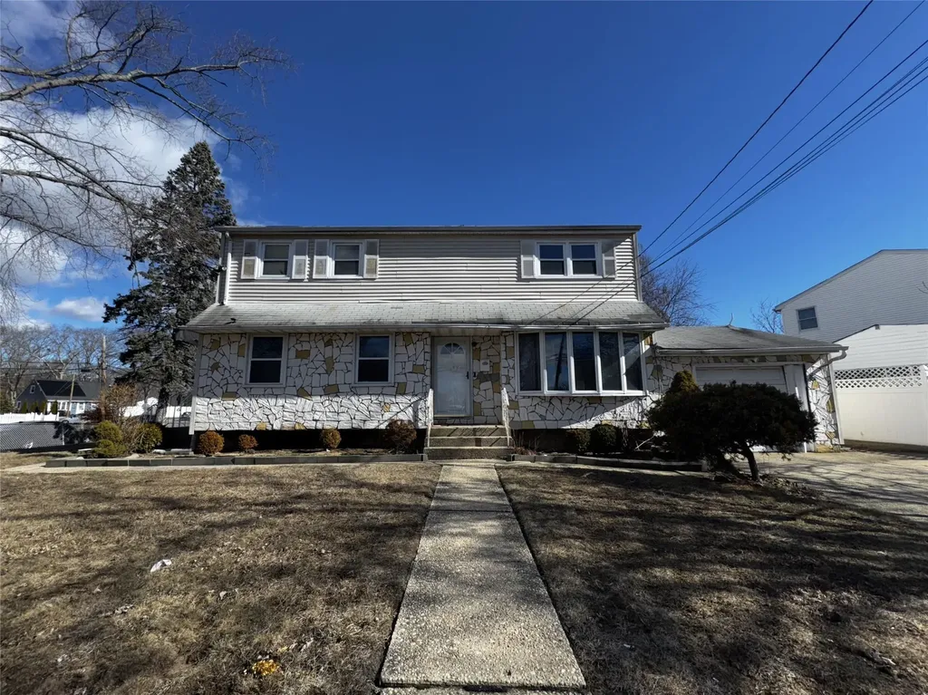 2 Ronald Drive S Amityville NY 11701
