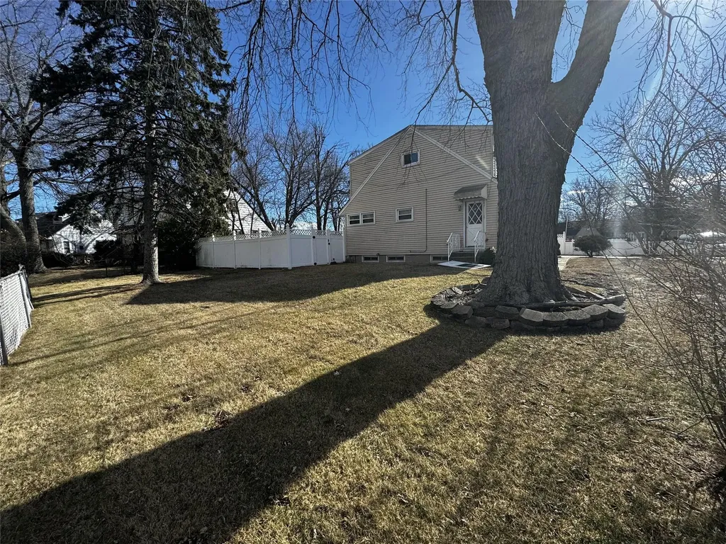 2 Ronald Drive S Amityville NY 11701