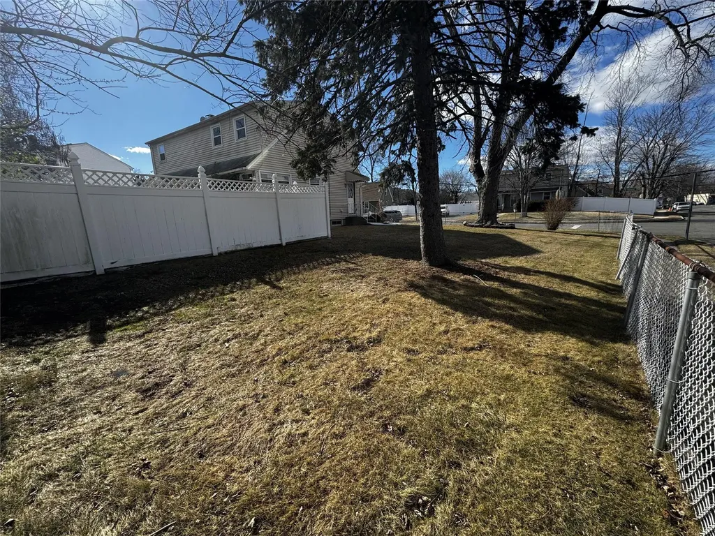 2 Ronald Drive S Amityville NY 11701