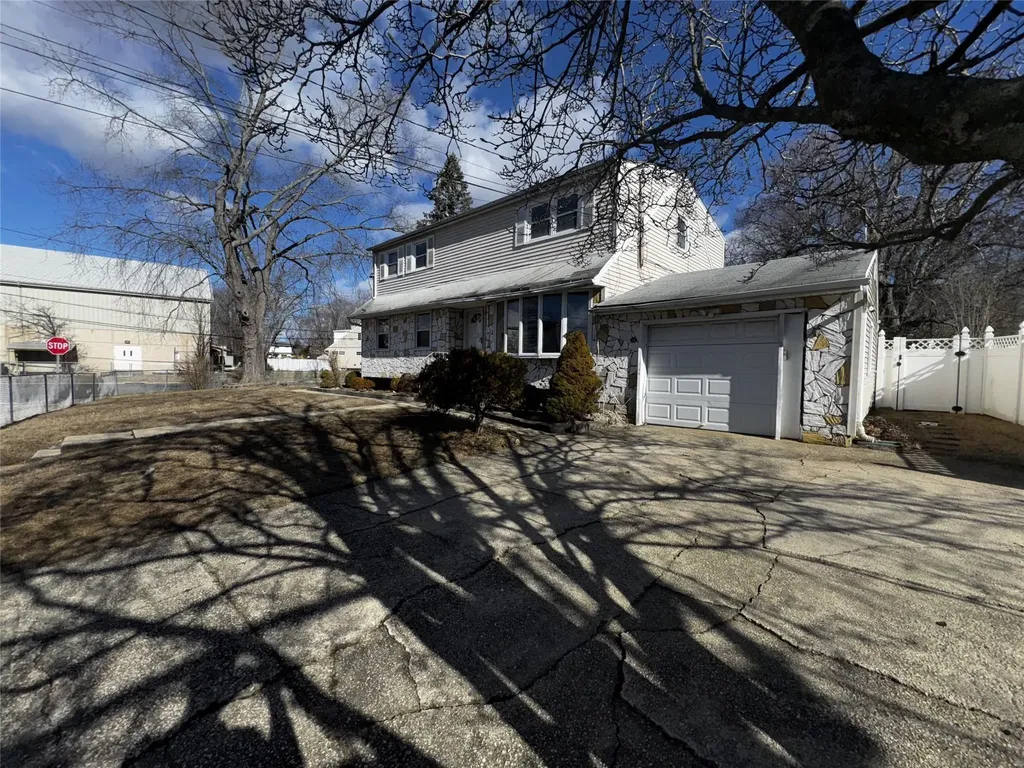 2 Ronald Drive S Amityville NY 11701